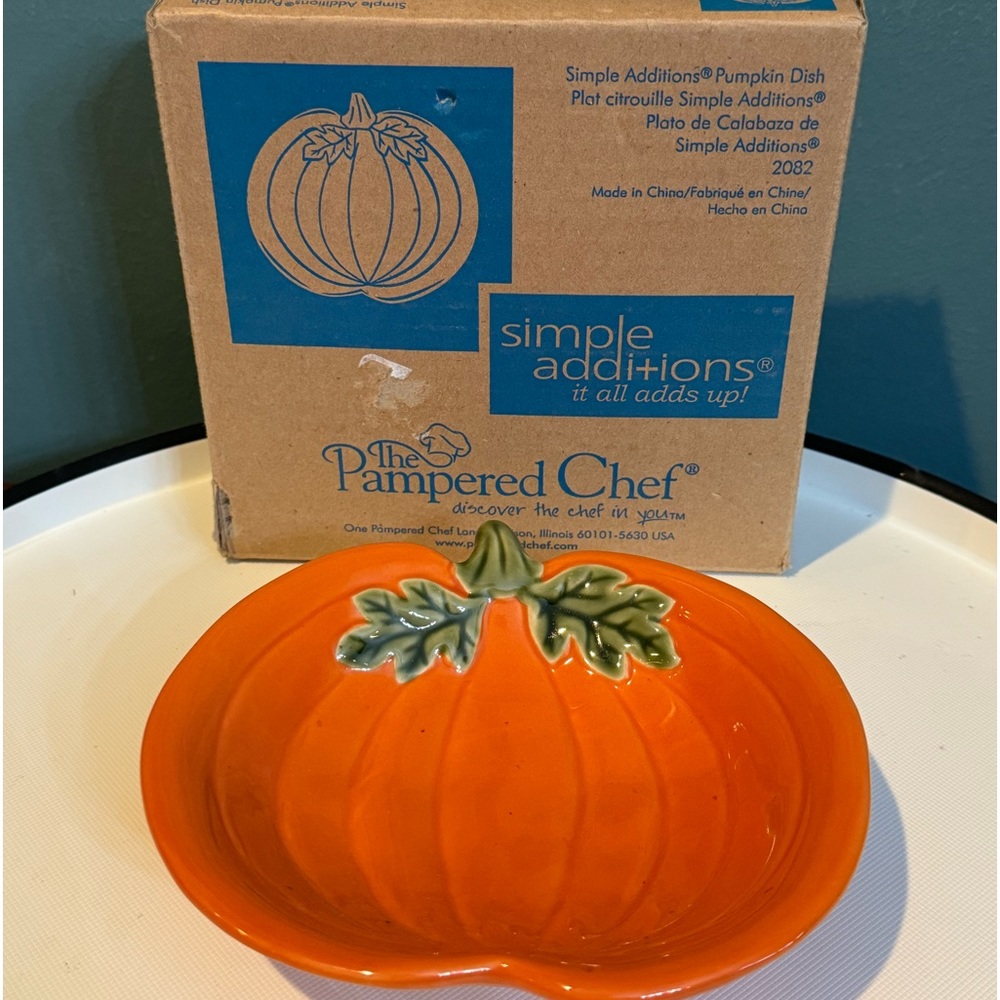 NIB Pampered Chef Simple Additions Pumpkin dish 2082